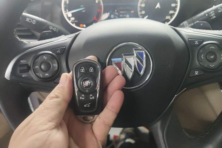 Used Buick GL8 2021 ES Landtrek 653T Smart Luxury Model
