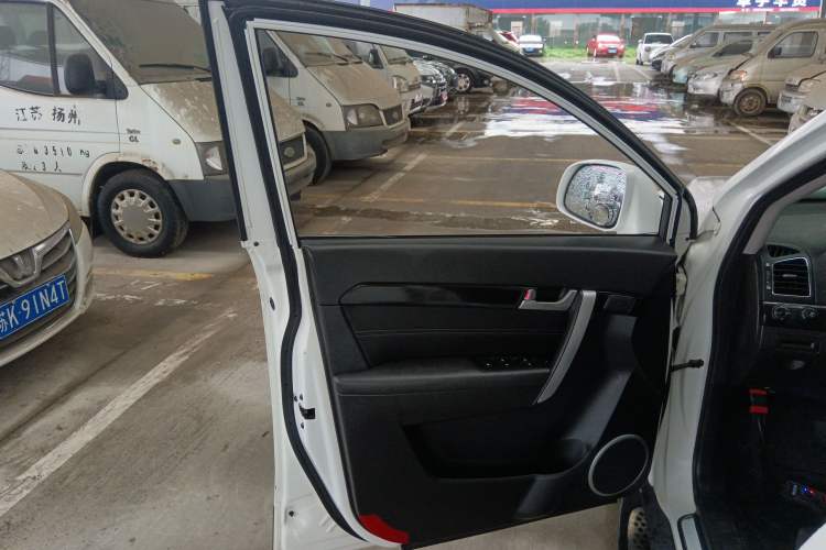 Used Chevrolet Captiva 2014 2.4L Two-Wheel Drive Urban Version 7 Seats