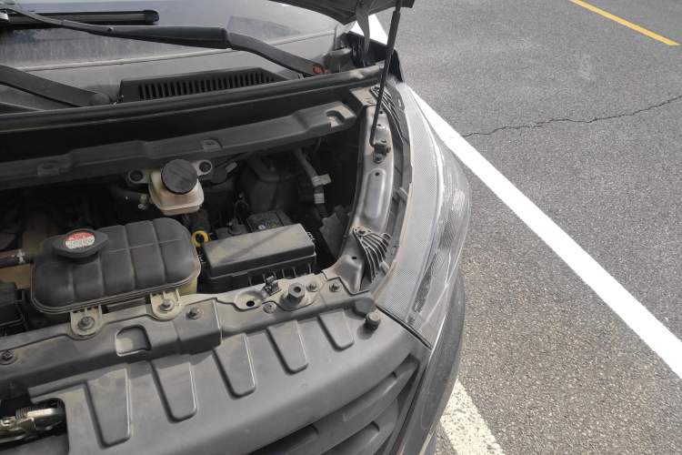 Used Jinbei Gold Hiace 2023 2.0L Passenger Van Travel Lion 5/6/7 Seater
