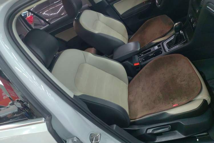 Used Volkswagen Golf 2017 230TSI Automatic Luxury Million-Vehicle Commemorative Edition
