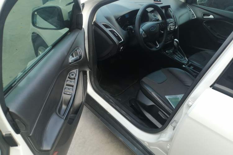 Used Ford Focus 2018 Hatchback Classic 1.6L Automatic Trendy SmartDrive Edition