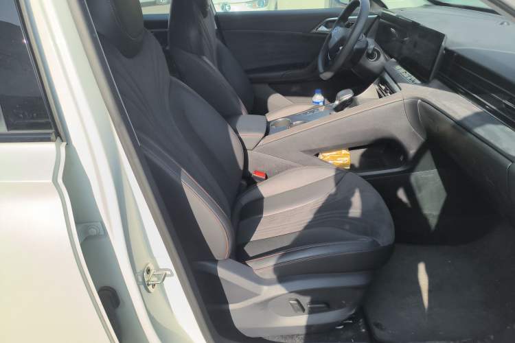 Used Roewe D5X DMH 2024 135 Tech Edition
