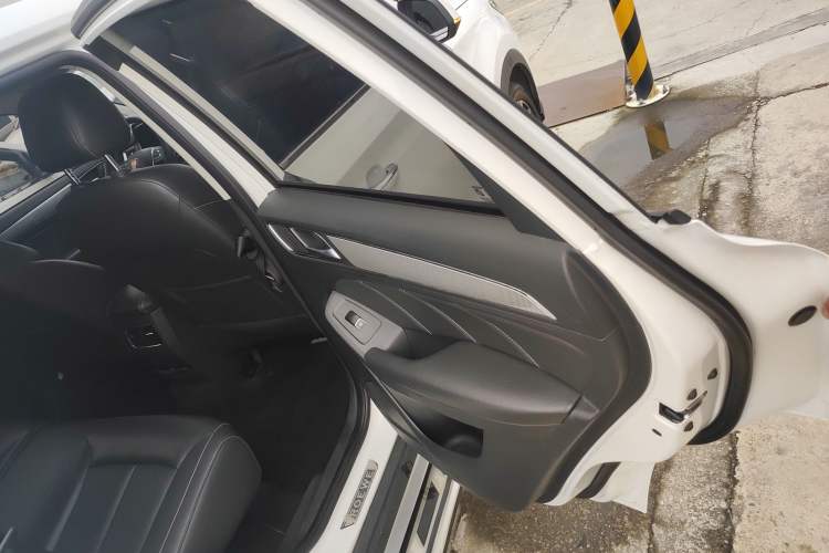 Used Roewe RX5 2019 20T Two-Wheel Drive Automatic 4G Connected Platinum Edition
