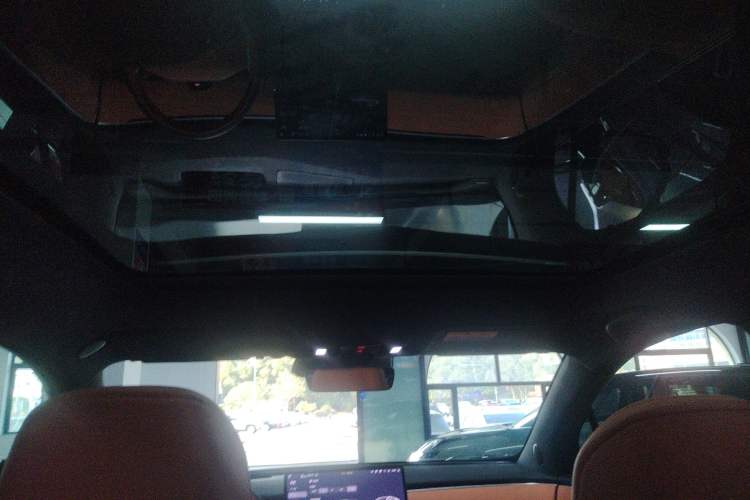 Used  E07 2025 All-Electric 4x4 with 90 kWh Max Intelligent Driving Version
