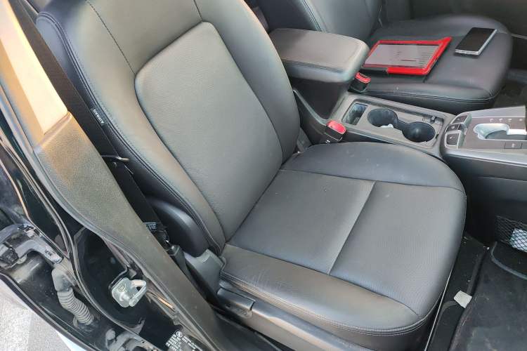 Used Chevrolet Captiva 2015 2.4L 4x4 Flagship Edition 7-Seater
