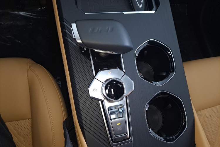 Used Changan UNI-K 2024 2.0T Two-Wheel Drive Global Edition
