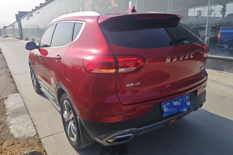 Used Haval H6 2017 Red Label 2.0T Automatic Two-Wheel Drive ZhiShang Model
