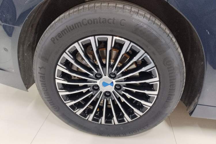 Used Denza D9 2022 DM-i 970 Four-Wheel Drive Flagship Model
