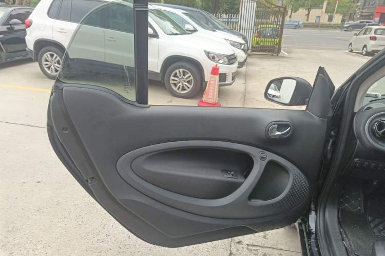 Used  fortwo 2015 1.0L 52 kW Hardtop Passion Edition
