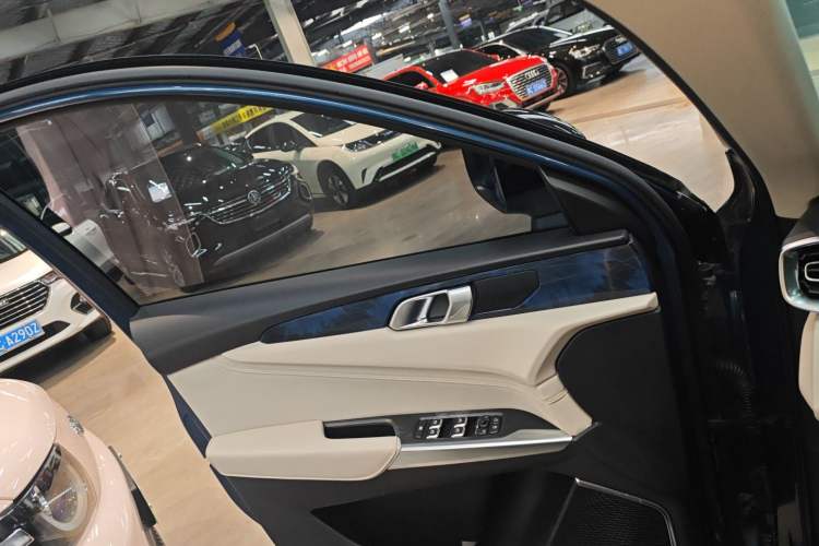 Used Lynk & Co 01 2017 2.0T Two-Wheel Drive Zhaopu Version
