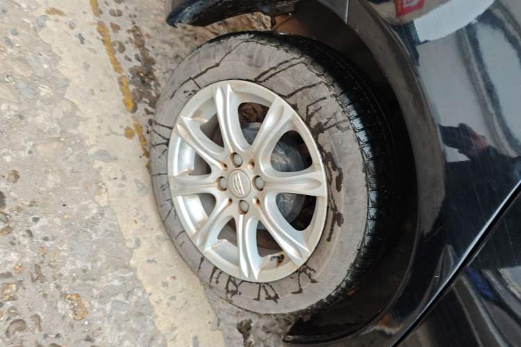 Used Geely Auto Diamond 2016 1.5L Manual Elite Version China IV Standard
