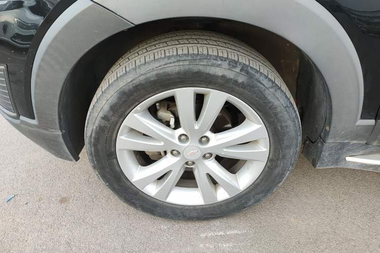 Used Chevrolet Captiva 2015 2.4L 4x4 Flagship Edition 7-Seater
