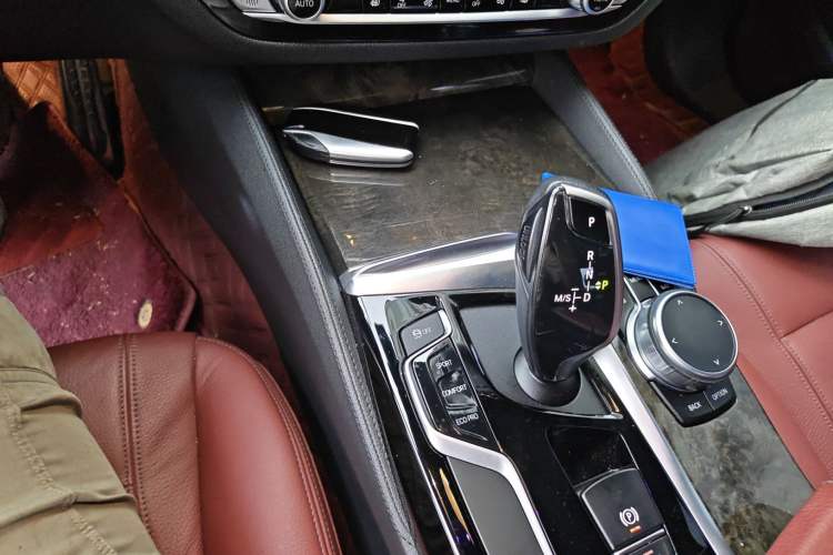 Used BMW 5 Series 2019 Facelifted 530Li Leading Edition M Sport Package
