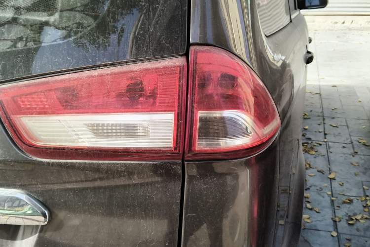 Used Dongfeng Fengon 330 2019 1.5L 330S Manual Comfort Version China VI Standard
