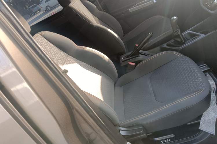 Used Chana Ruixing M60 2023 1.5L GDI Comfort-Class Passenger Vehicle 6/7 Seats
