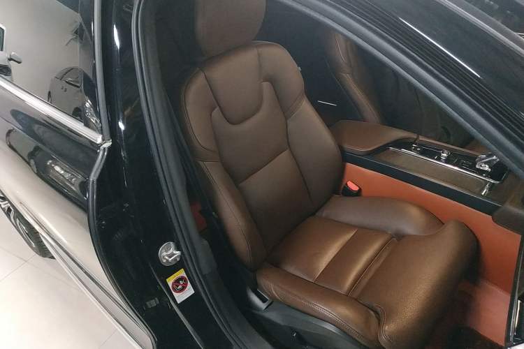 Used Volvo S90 2024 B5 Zhiyuan Luxury Edition
