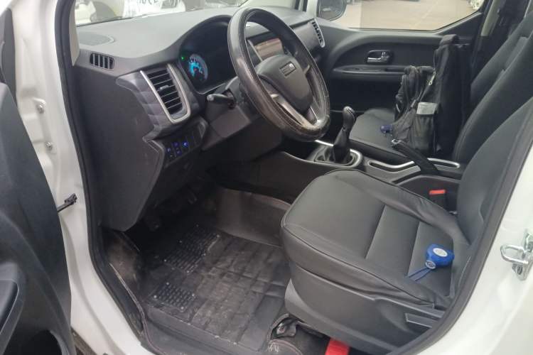 Used Jinbei Gold Hiace M Classic 2022 1.5L Travel Lion Passenger Van 6 Seats
