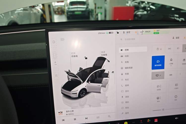 Used Tesla Model Y L 2025 Long-Range All-Wheel-Drive Version
