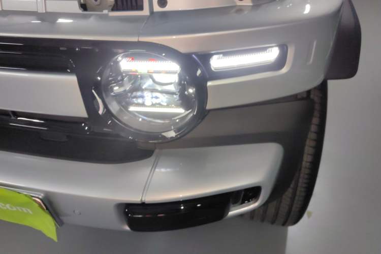 Used  V23 2025 401 Two-Wheel Drive Advanced Edition