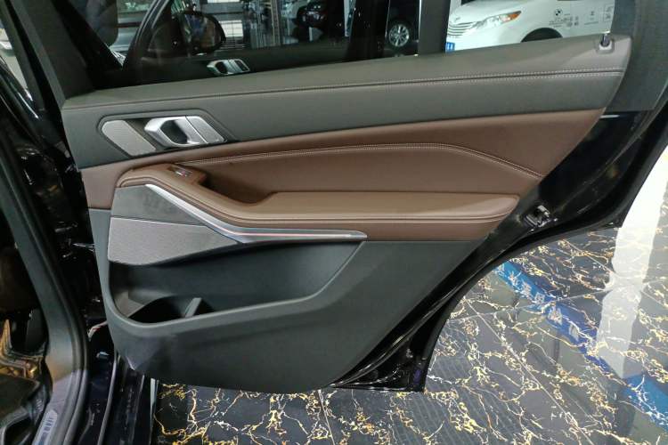 Used BMW X5 2022 Restyled xDrive 30Li Luxury Version M Sport Package
