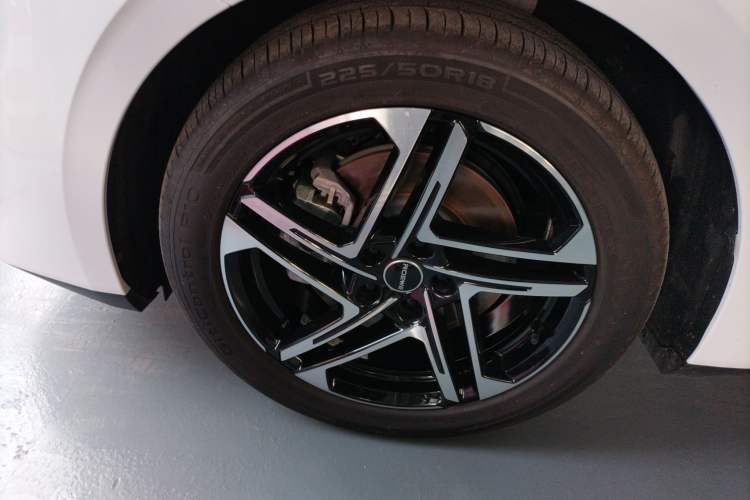 Used Roewe D7 2023 DMH 125km Superior Edition
