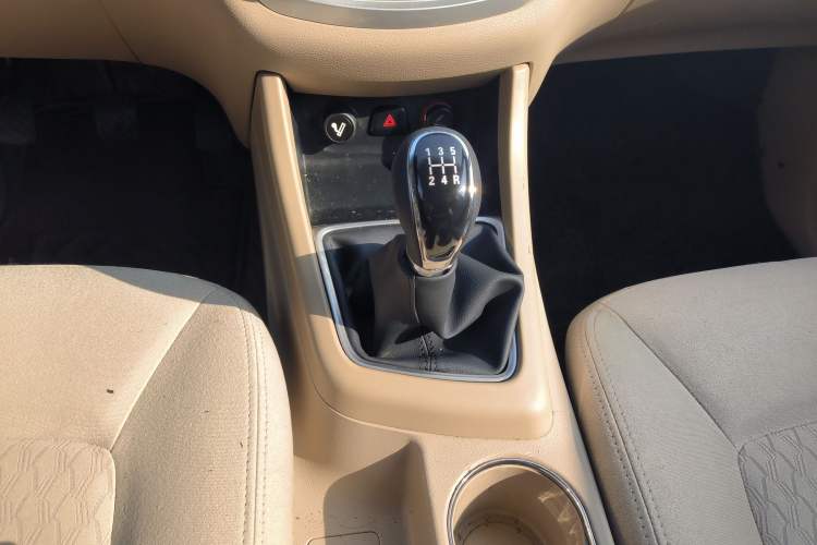 Used Baojun 730 2014 1.5L Manual Standard Version 8 Seats
