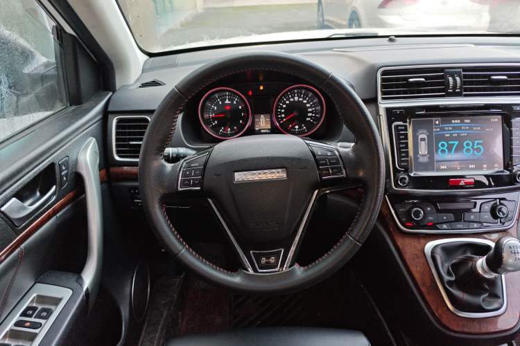 Used Haval H6 2015 Revised Version Sport Edition 1.5T Manual Transmission Two-Wheel Drive Elite Grade

