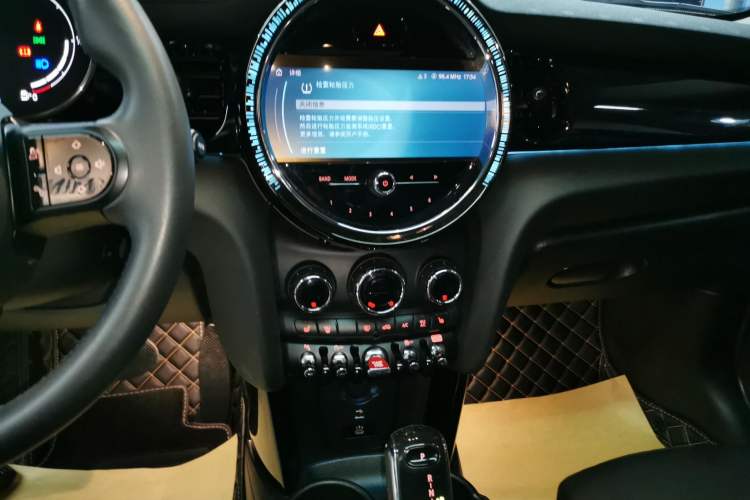 Used  MINI 2023 Updated 1.5T COOPER Artist Five-Door Edition
