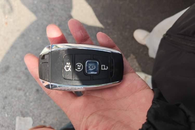 Used Lincoln MKC 2017 2.0T Two-Wheel Drive Deluxe Edition