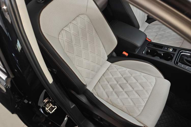 Used Volkswagen Magotan 2023 2 Million Units Commemorative Edition 330TSI DSG Luxury Version
