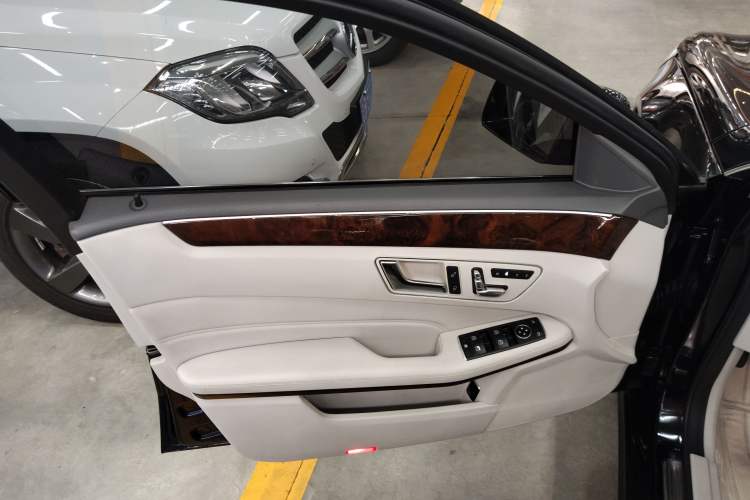 Used Mercedes-Benz E-Class 2015 E 200 L
