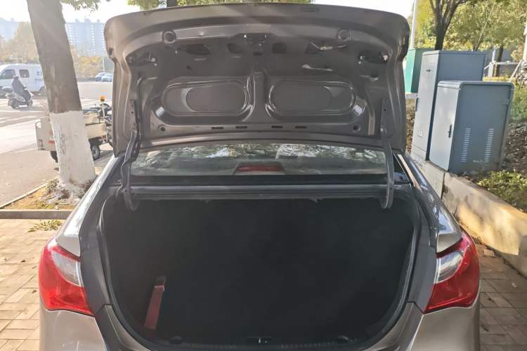 Used Hyundai Celesta 2015 1.6L Automatic Comfort Model
