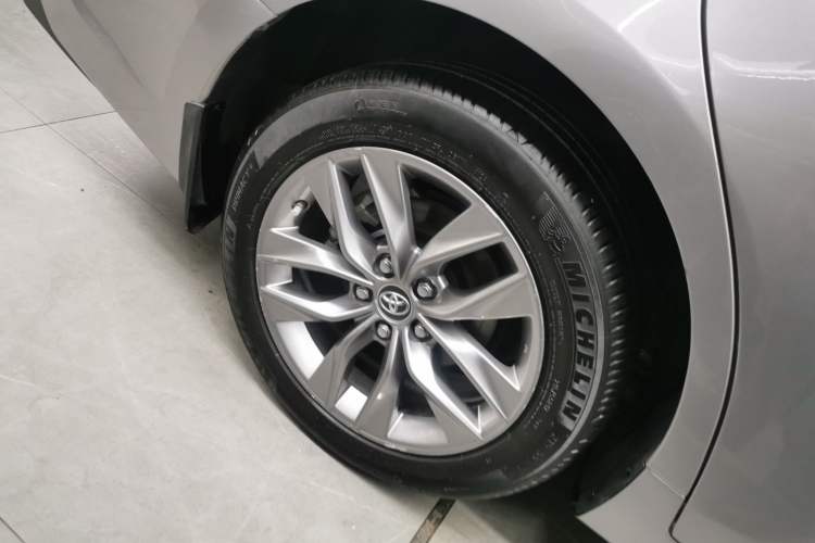 Used Toyota Avalon 2019 Dual-Engine 2.5L Luxury Edition China VI Standard
