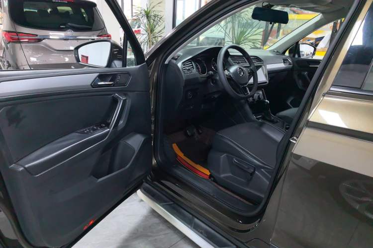 Used Volkswagen Tiguan L 2017 330TSI Automatic Two-Wheel Drive Luxury Edition