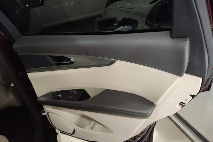 Used Lincoln MKX 2017 2.0T Two-Wheel Drive Deluxe Edition
