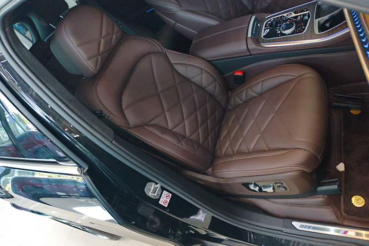 Used BMW X5 2023 xDrive 40Li M Sport Package