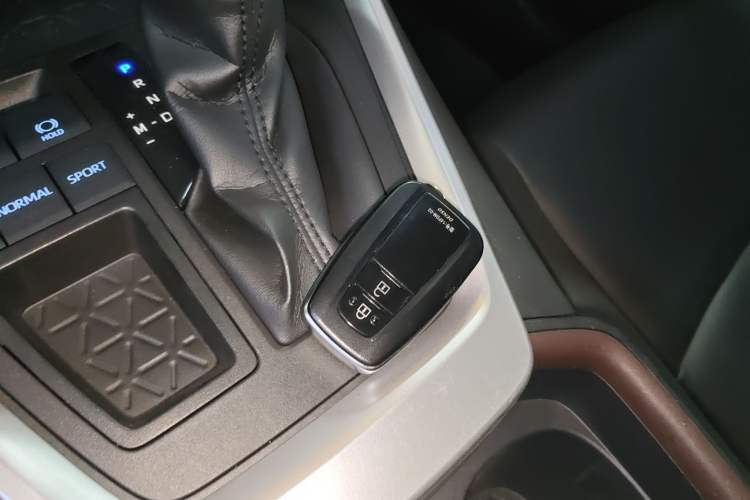 Used Toyota RAV4 2020 2.0L CVT Two-Wheel Drive Fashion PLUS Edition
