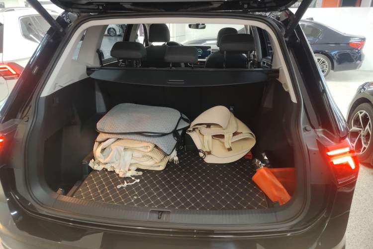 Used Volkswagen Tiguan L 2022 330TSI Automatic Two-Wheel Drive R-Line Enhanced Edition
