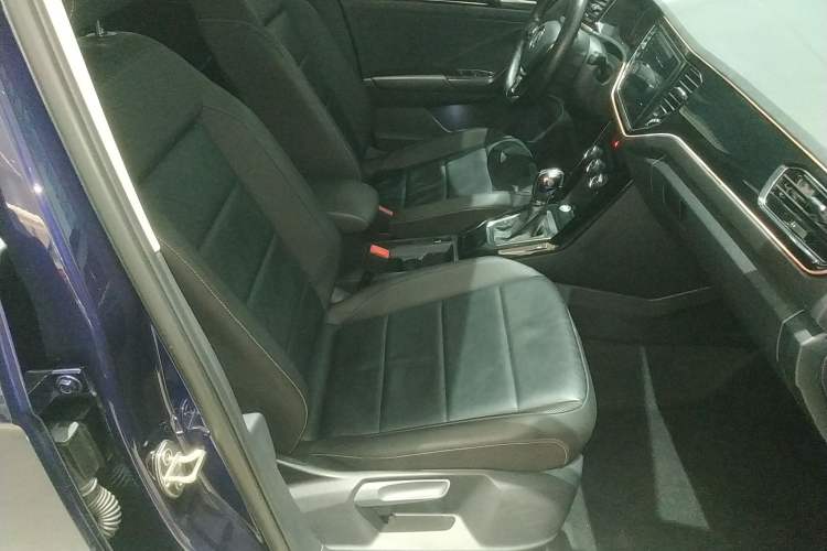 Used Volkswagen T-ROC 2018 280TSI DSG Two-Wheel-Drive Comfort Version China V Standard