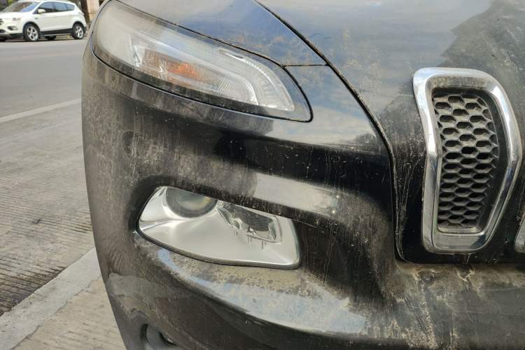 Used  Cherokee 2017 2.4L Leading Smart Edition