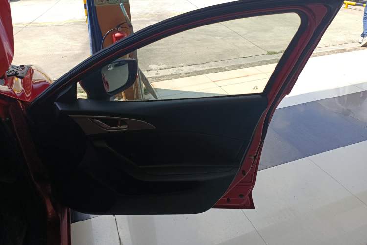 Used Mazda Mazda 3 Axela 2017 Hatchback 1.5L Automatic Luxury Model Emission Standard China V
