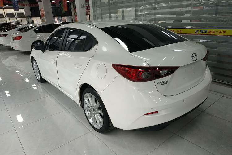Used Mazda Mazda 3 Axela 2016 Sedan 2.0L Automatic Sport Model

