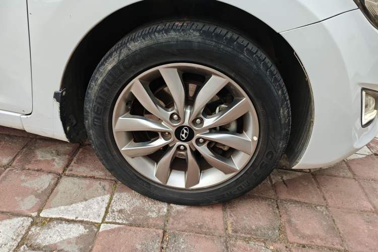 Used Hyundai Elantra (5th Generation / Langdong) 2015 1.6L Manual Leading Model
