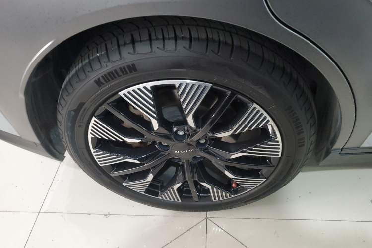 Used AION Y 2022 70 Tech Edition Lithium Iron Phosphate
