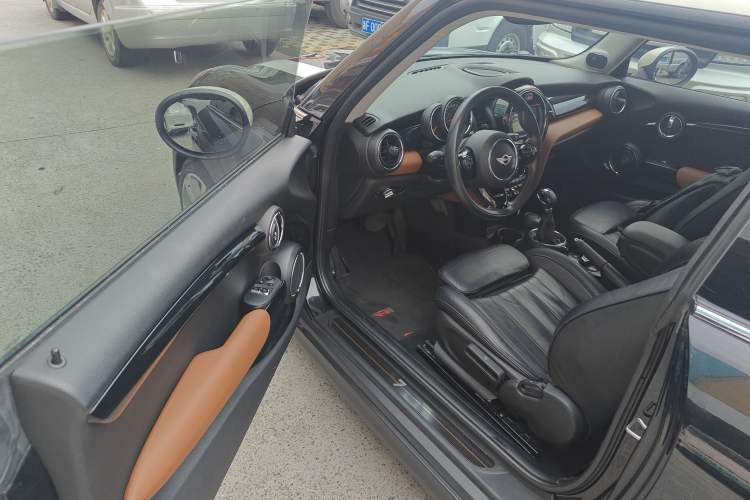 Used  MINI 2016 1.5T COOPER Avant-Garde
