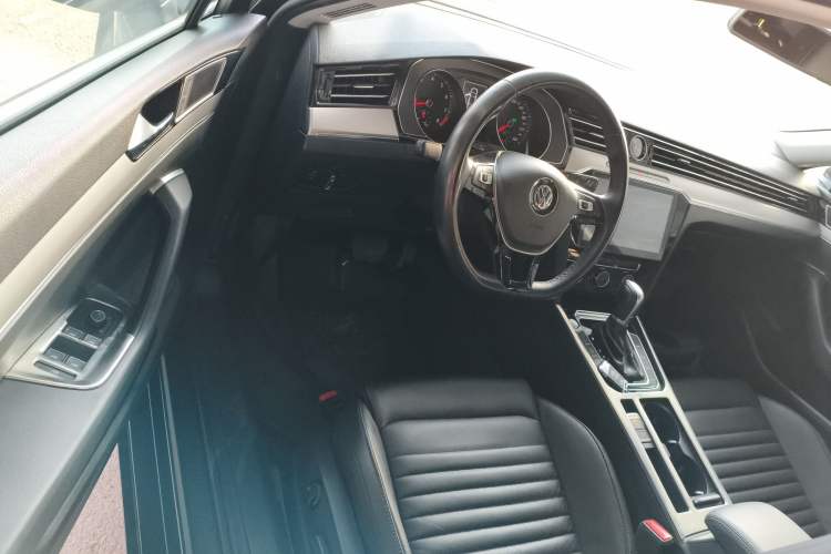 Used Volkswagen Magotan 2018 330TSI DSG Advanced Model
