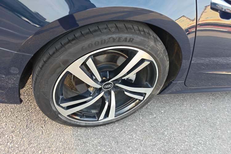 Used Audi A7L 2024 45TFSI quattro S-line Visionary Edition Flow Crystal Package