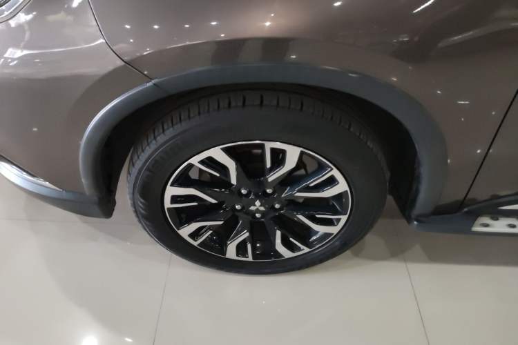 Used Mitsubishi Outlander 2019 2.0L Two-Wheel Drive Comfort Edition 5 Seats China VI Standard