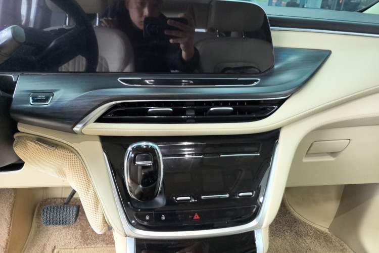 Used Buick GL8 2023 ES Lu Zun Luxury Model
