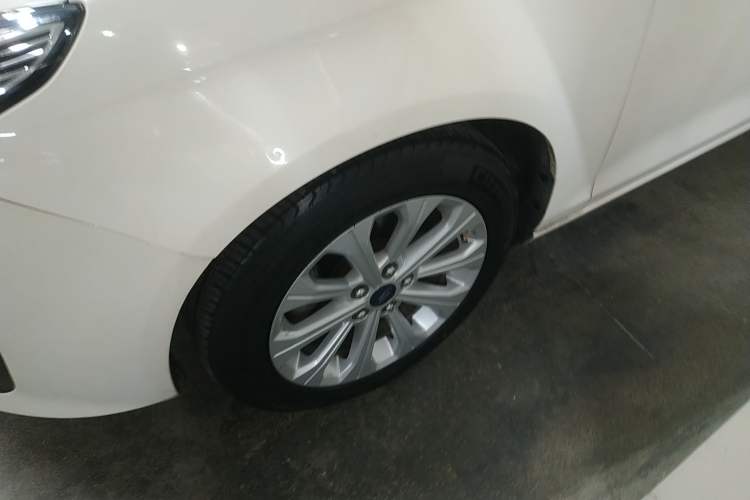 Used Ford Escort 2015 1.5L Automatic Fashion Model
